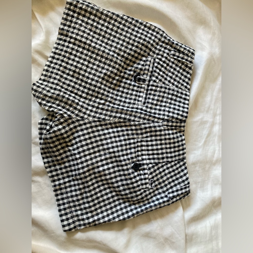 Vineyard Vines - Black & White preppy shorts